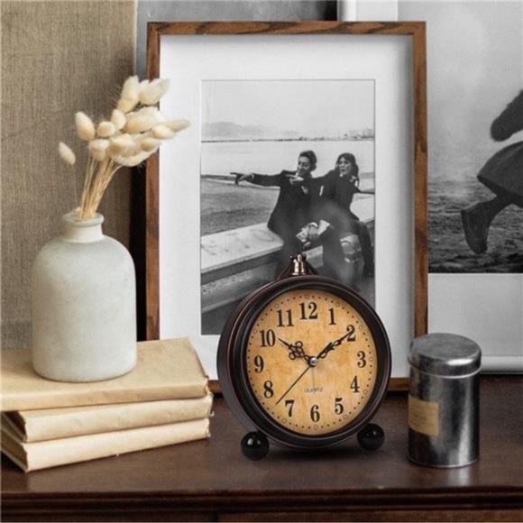 Vintage Analog Alarm Clock, 5.25 inch Small Silent Desk Clock with Night Light - Picture 5 of 5
